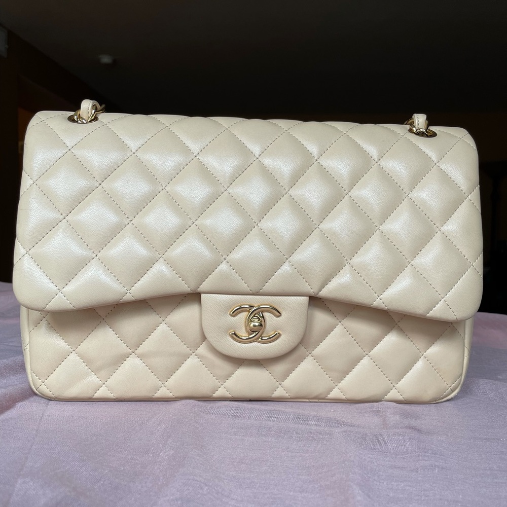 ✨SOLD✨Chanel Lambskin Quilted Jumbo Double Flap Bag